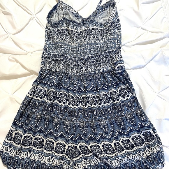 Hollister Blue, Black, & White Romper, size Small. Excellent condition! - Picture 4 of 5